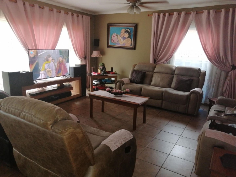 3 Bedroom Property for Sale in Geelhoutpark North West